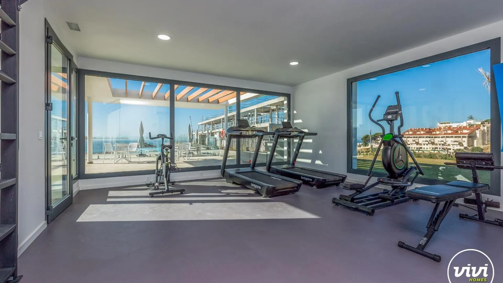 Vivi Homes - Sunny Views Wellness, Gym, Pool & Sea View Fuengirola Apartment
