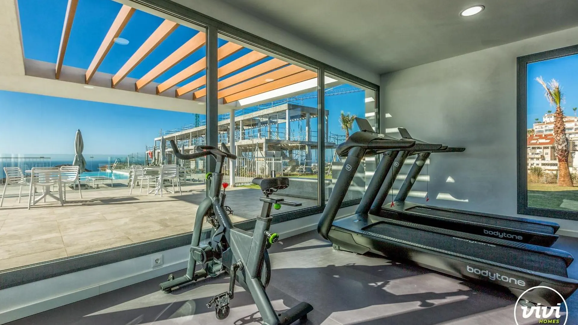 Vivi Homes - Sunny Views Wellness, Gym, Pool & Sea View Fuengirola