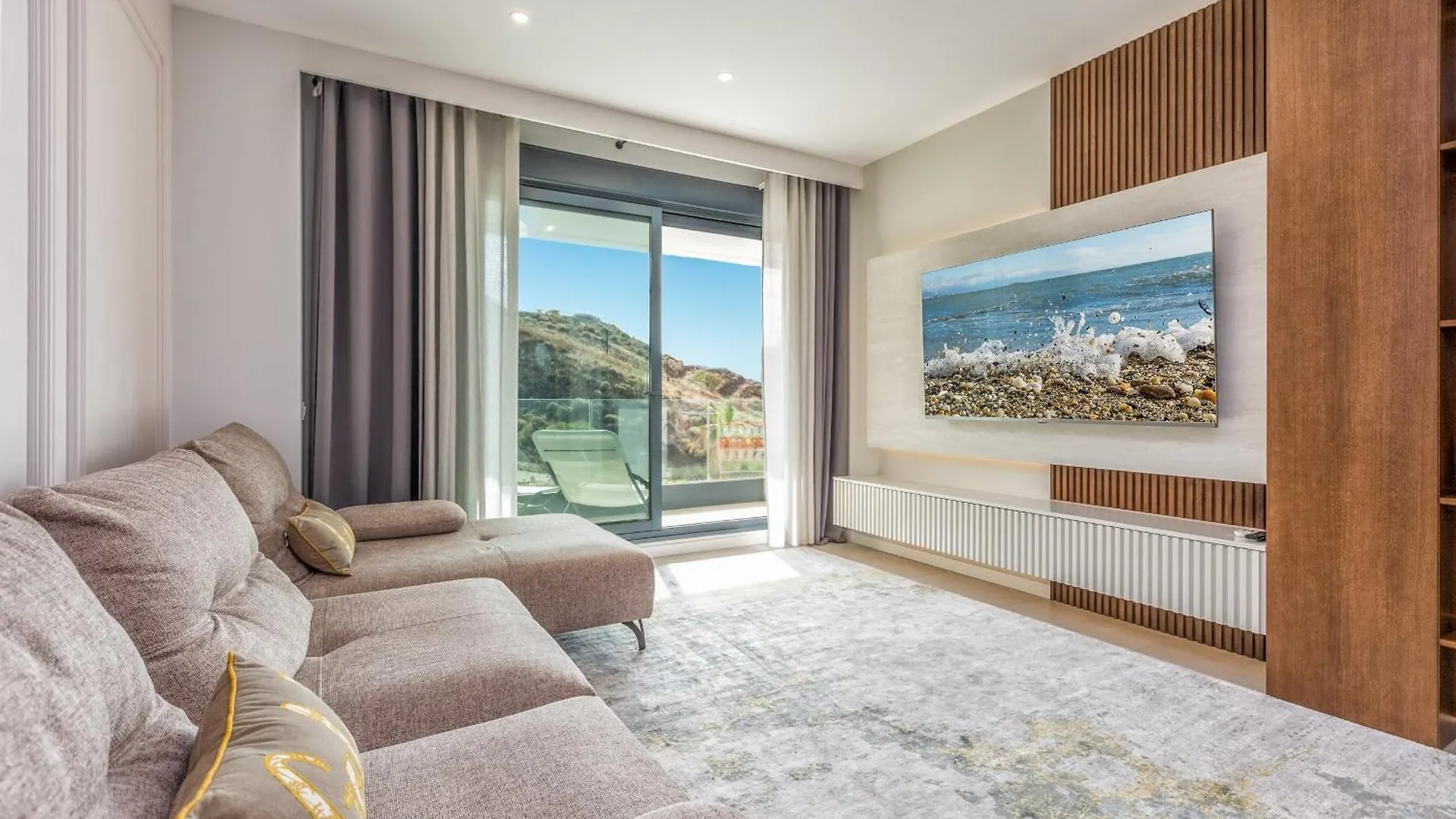 Vivi Homes - Sunny Views Wellness, Gym, Pool & Sea View Fuengirola Spain
